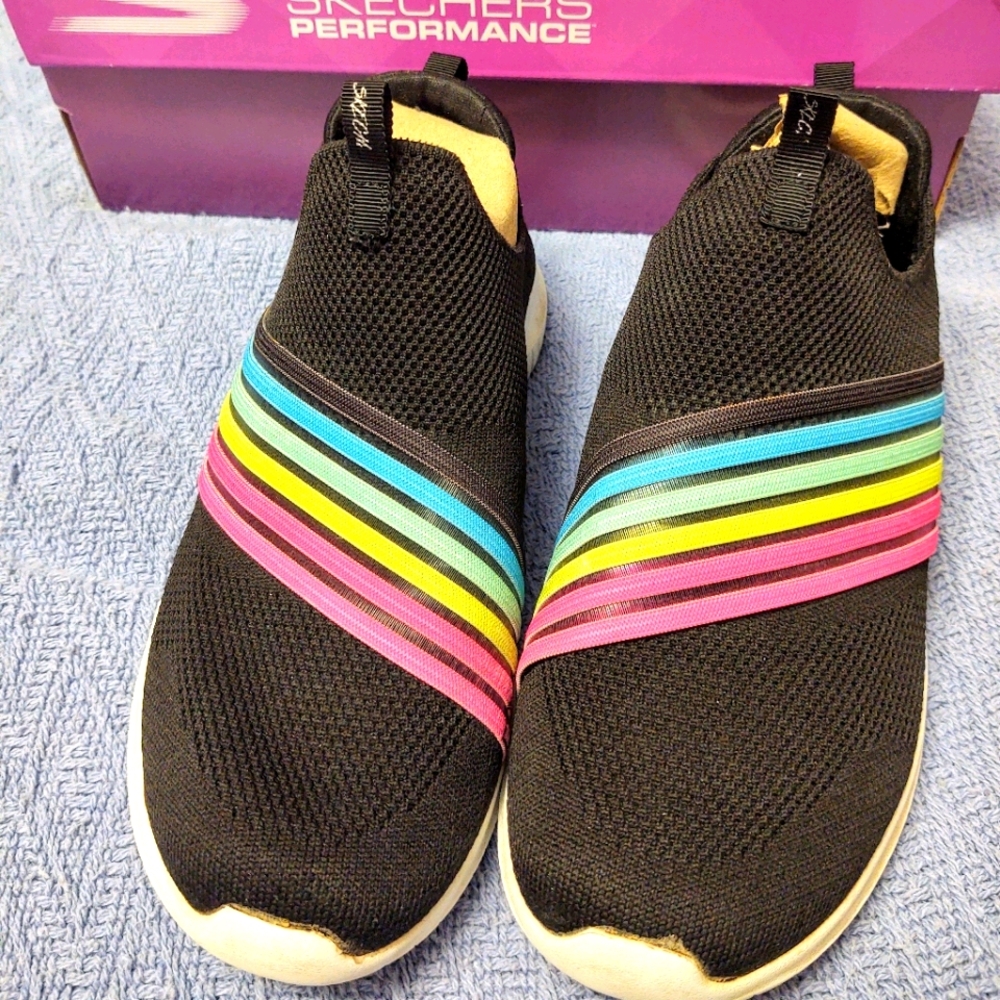 SKECHERS Size 8